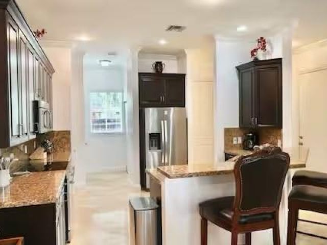 Дом в аренду по адресу 700 SW 8th Way - фото 6176433