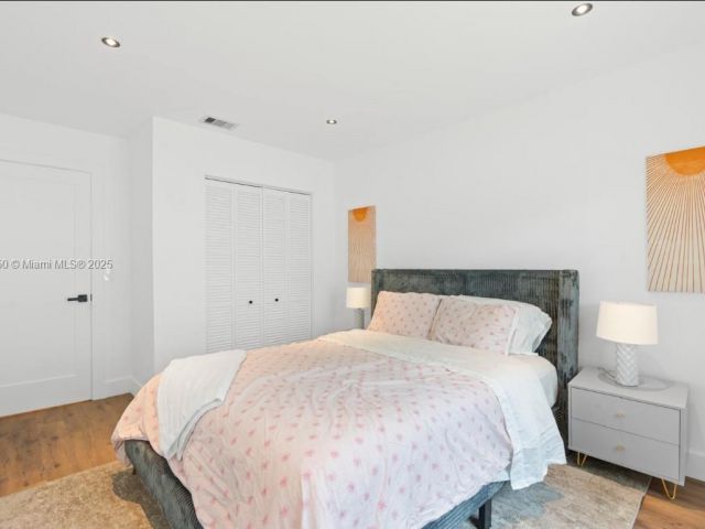 Продажа дома по адресу 309 SE 3rd Ave - фото 6178448