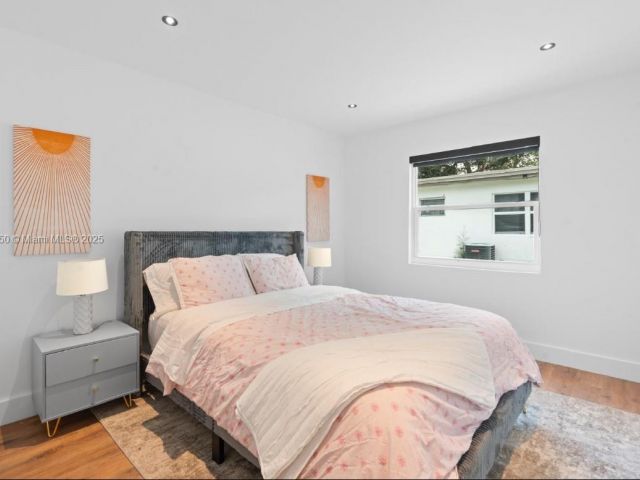 Продажа дома по адресу 309 SE 3rd Ave - фото 6178449