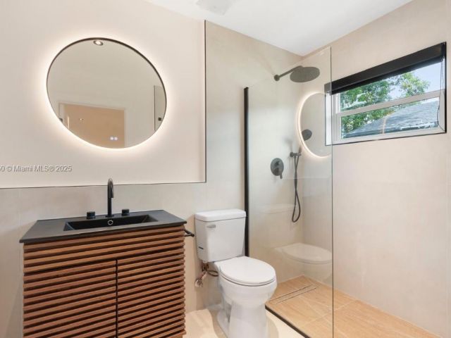 Продажа дома по адресу 309 SE 3rd Ave - фото 6178450