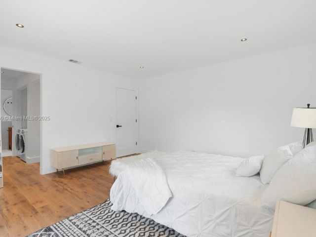 Продажа дома по адресу 309 SE 3rd Ave - фото 6178451