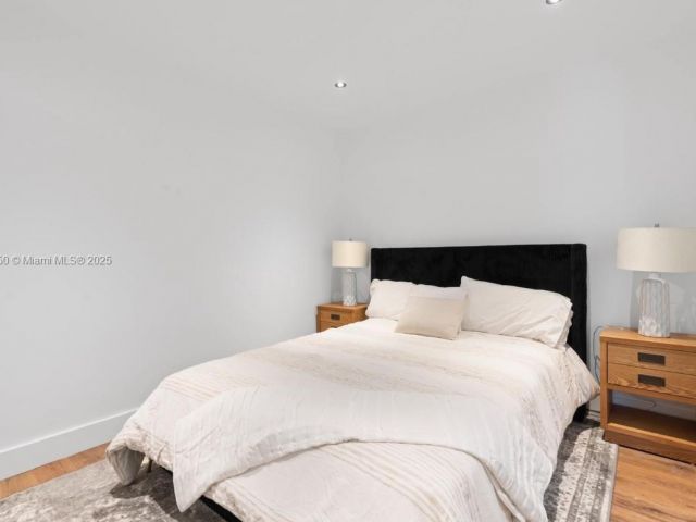 Продажа дома по адресу 309 SE 3rd Ave - фото 6178452