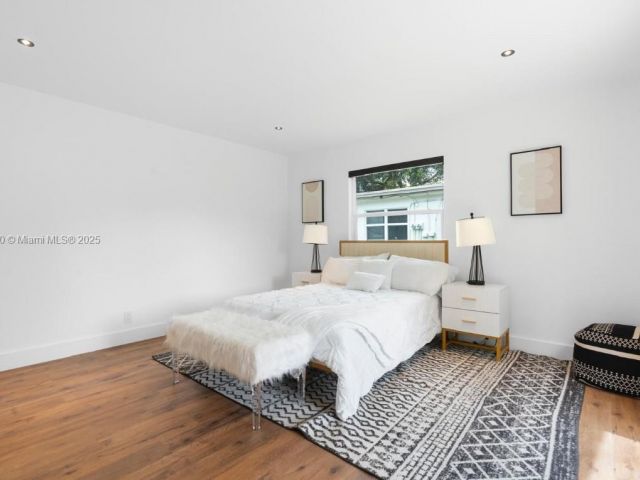 Продажа дома по адресу 309 SE 3rd Ave - фото 6178454