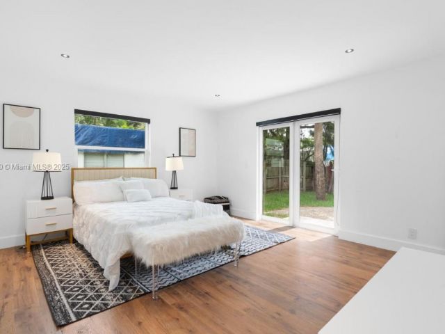 Продажа дома по адресу 309 SE 3rd Ave - фото 6178455