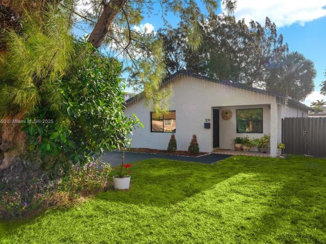 Продажа дома по адресу 309 SE 3rd Ave - фото 6178466