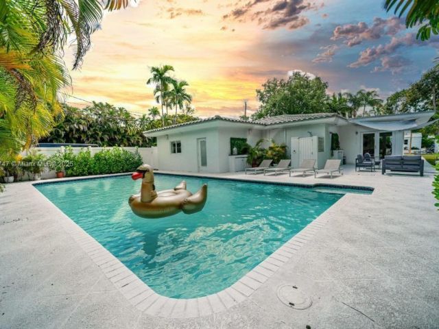 Продажа дома по адресу 11530 NE 7th Ave - фото 6223847