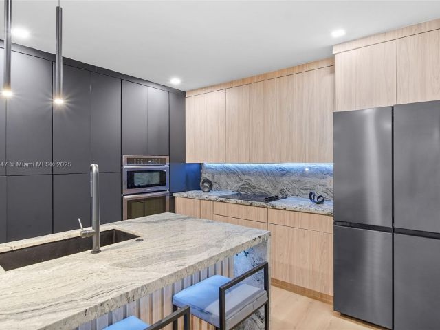 Продажа дома по адресу 11530 NE 7th Ave - фото 6223848