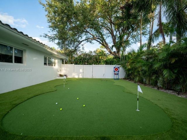 Продажа дома по адресу 11530 NE 7th Ave - фото 6223854