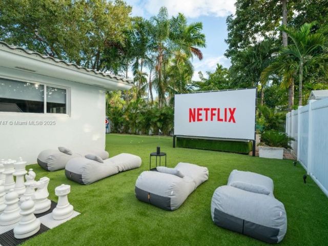 Продажа дома по адресу 11530 NE 7th Ave - фото 6223855