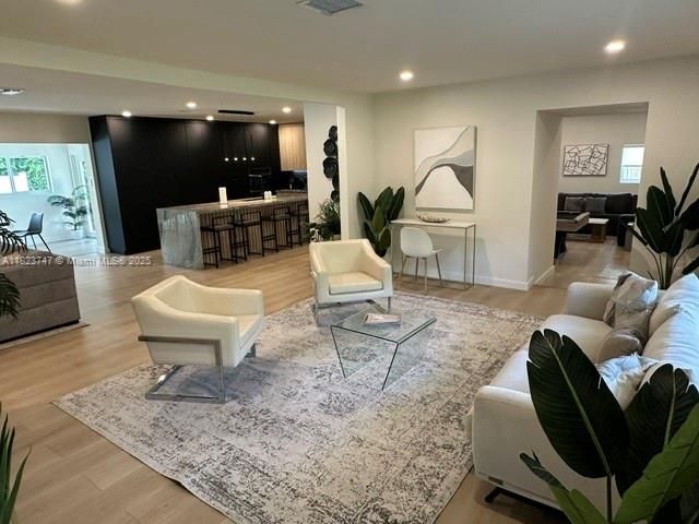 Продажа дома по адресу 11530 NE 7th Ave - фото 6223858