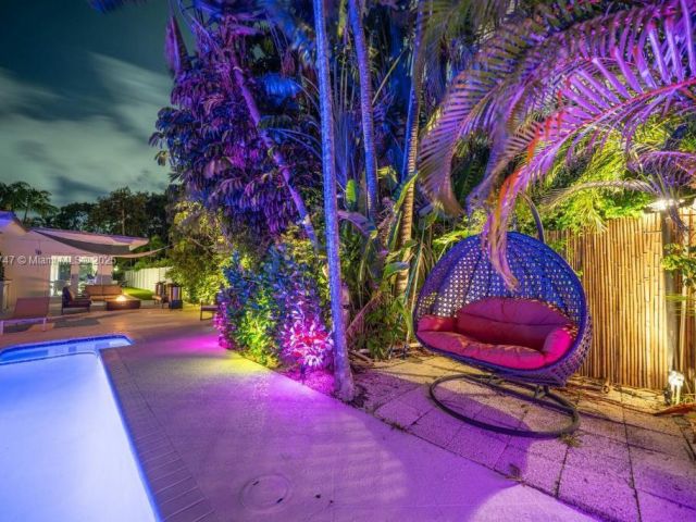 Продажа дома по адресу 11530 NE 7th Ave - фото 6223861