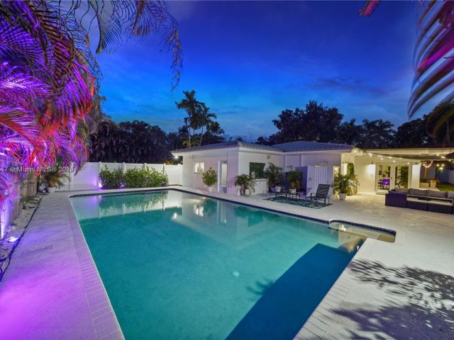 Продажа дома по адресу 11530 NE 7th Ave - фото 6223865