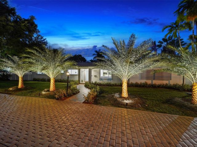 Продажа дома по адресу 11530 NE 7th Ave - фото 6223866