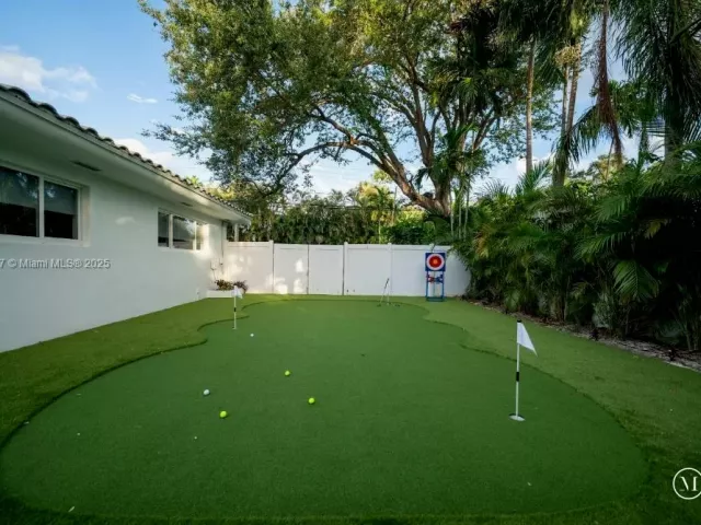 Продажа дома по адресу 11530 NE 7th Ave - фото 6223854