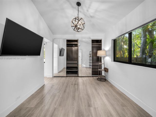 Дом в аренду по адресу 861 NE 74th St - фото 6175527