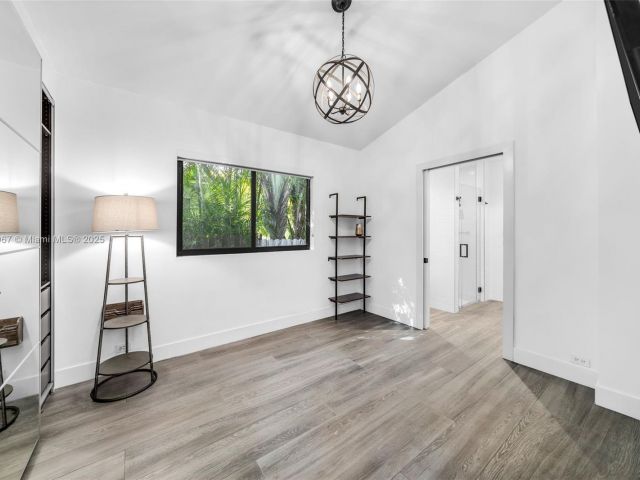 Дом в аренду по адресу 861 NE 74th St - фото 6175528