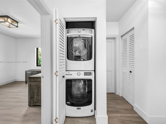 Дом в аренду по адресу 861 NE 74th St - фото 6175532