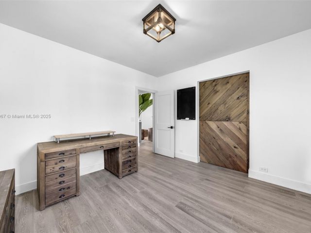 Дом в аренду по адресу 861 NE 74th St - фото 6175533