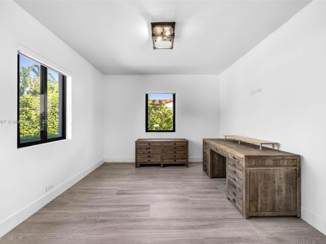 Дом в аренду по адресу 861 NE 74th St - фото 6175534