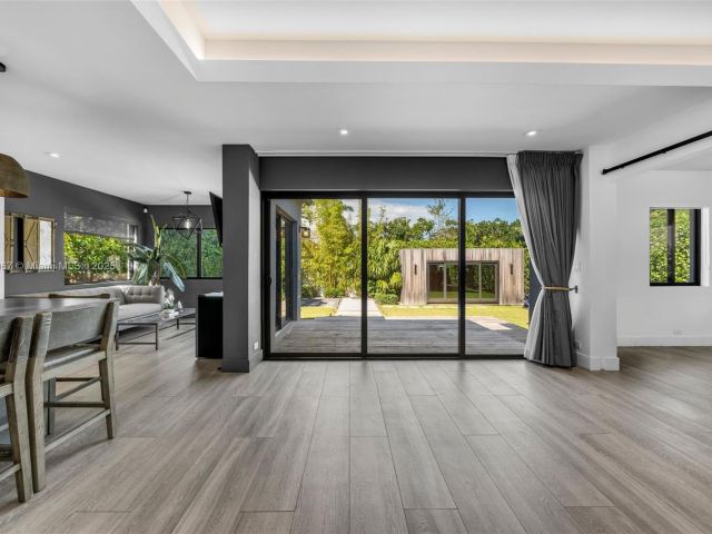 Дом в аренду по адресу 861 NE 74th St - фото 6175535