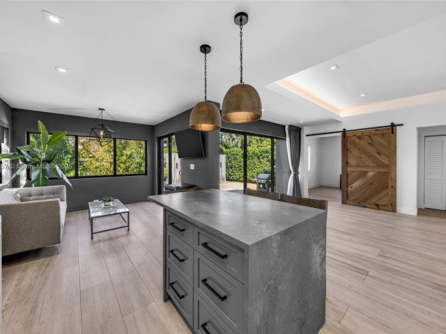 Дом в аренду по адресу 861 NE 74th St - фото 6175538