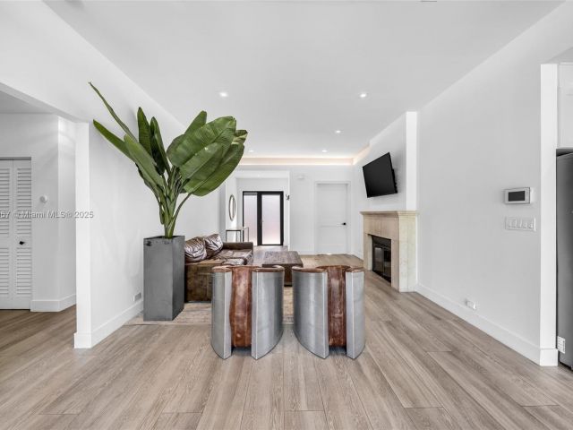 Дом в аренду по адресу 861 NE 74th St - фото 6175541