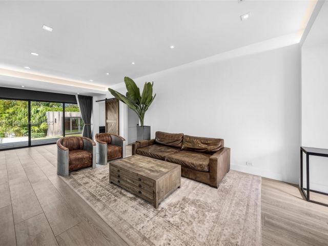 Дом в аренду по адресу 861 NE 74th St - фото 6175542