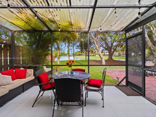 Продажа дома по адресу 9443 SW 151st Ave - фото 6190471