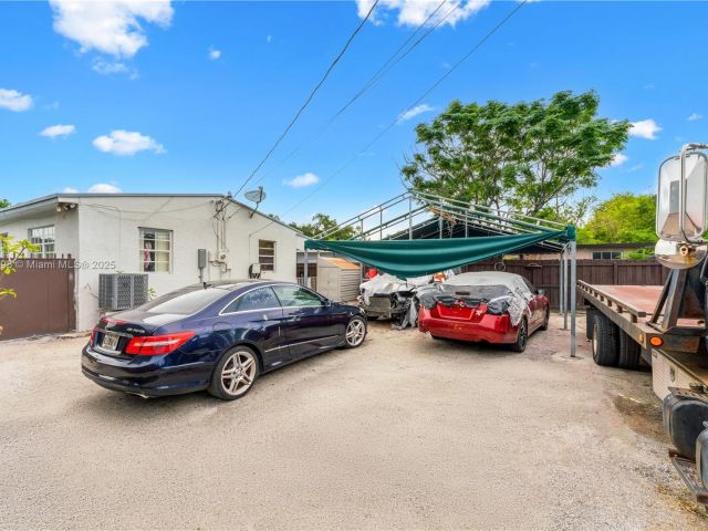 Продажа дома по адресу 3150 NW 90th St - фото 6175478