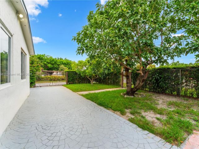 Продажа дома по адресу 3150 NW 90th St - фото 6175479