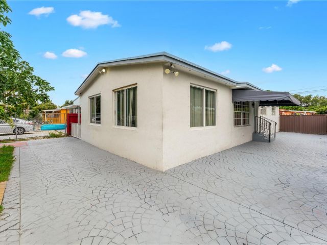 Продажа дома по адресу 3150 NW 90th St - фото 6175480