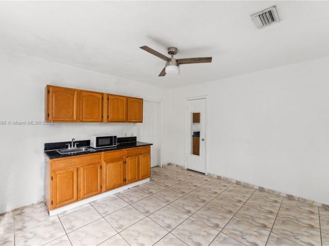 Продажа дома по адресу 3150 NW 90th St - фото 6175482