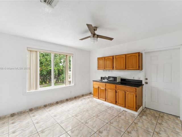 Продажа дома по адресу 3150 NW 90th St - фото 6175483