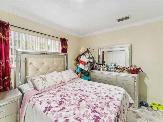 Продажа дома по адресу 3150 NW 90th St - фото 6175488