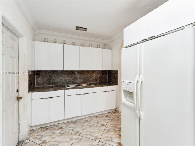 Продажа дома по адресу 3150 NW 90th St - фото 6175489