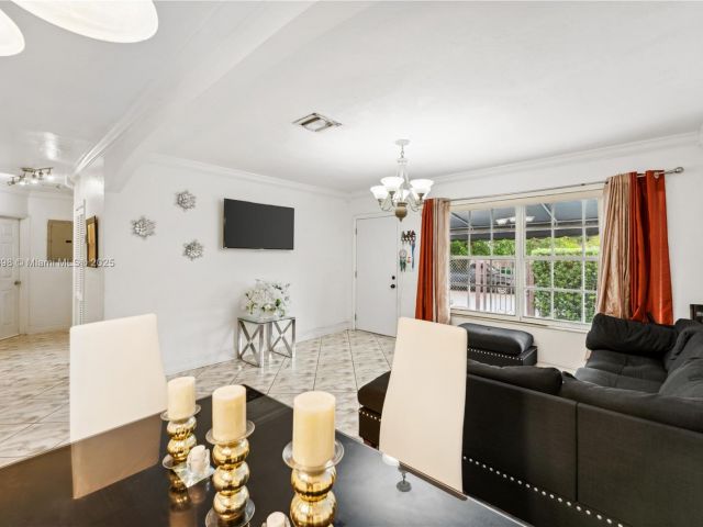 Продажа дома по адресу 3150 NW 90th St - фото 6175491