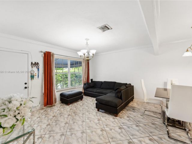 Продажа дома по адресу 3150 NW 90th St - фото 6175492