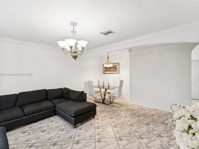 Продажа дома по адресу 3150 NW 90th St - фото 6175493