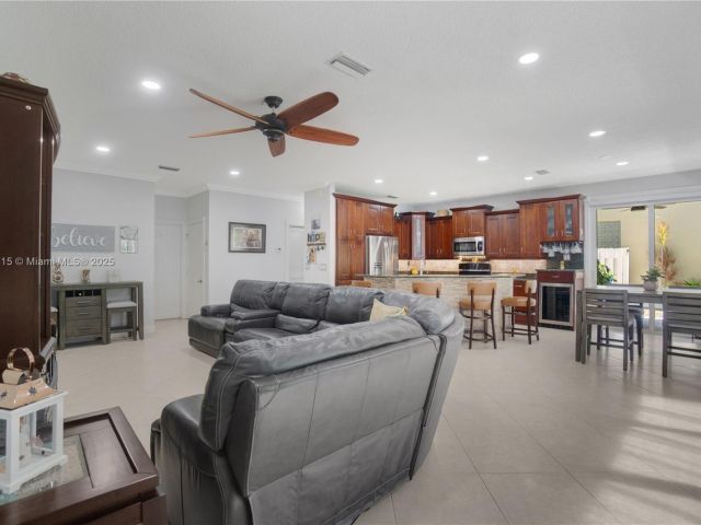 Продажа дома по адресу 801 NW 156th Ave - фото 6178493