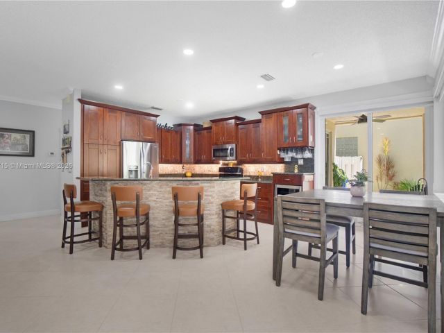 Продажа дома по адресу 801 NW 156th Ave - фото 6178504