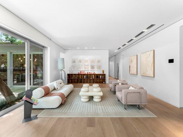 Продажа дома по адресу 11 La Gorce Cir - фото 6175812