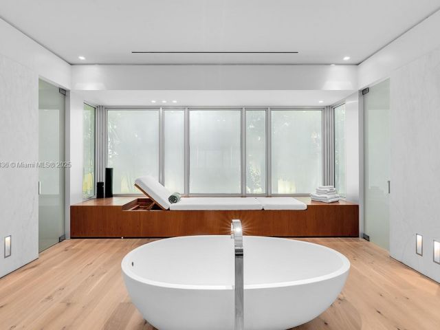 Продажа дома по адресу 11 La Gorce Cir - фото 6175815