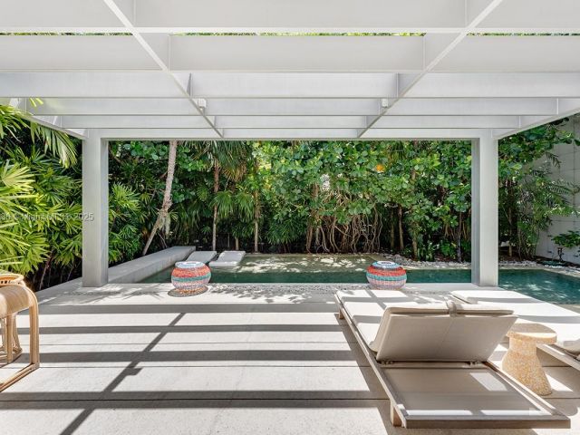 Продажа дома по адресу 11 La Gorce Cir - фото 6175818