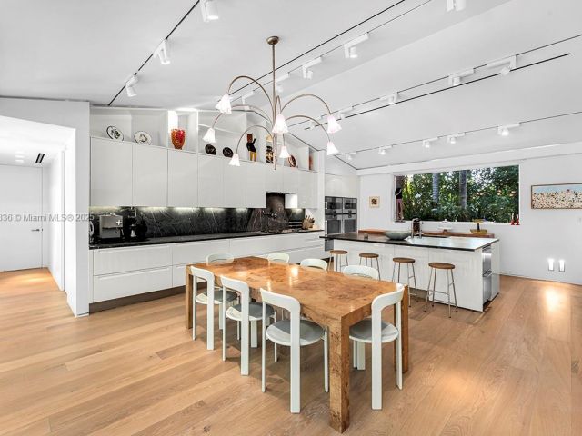 Продажа дома по адресу 11 La Gorce Cir - фото 6175821