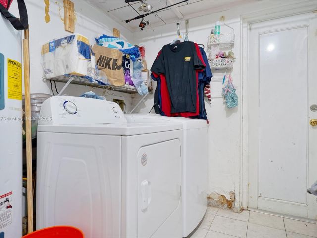 Продажа дома по адресу 1395 NE 178th St - фото 6223888