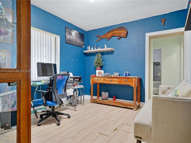 Продажа дома по адресу 1395 NE 178th St - фото 6223893