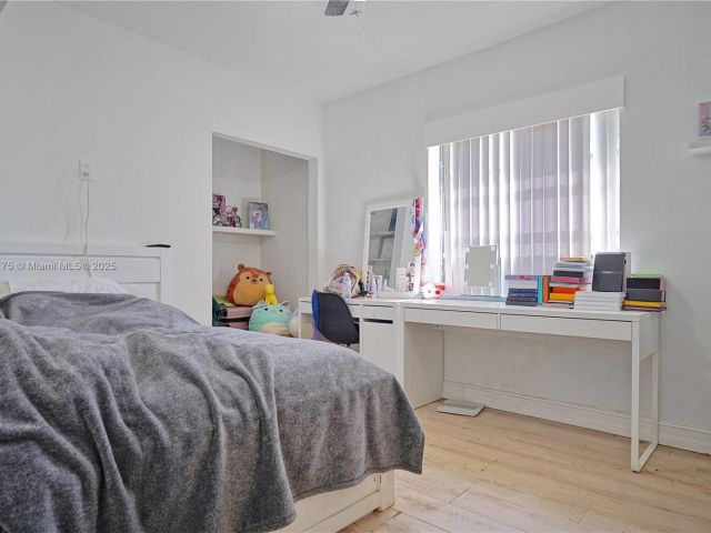 Продажа дома по адресу 1395 NE 178th St - фото 6223897