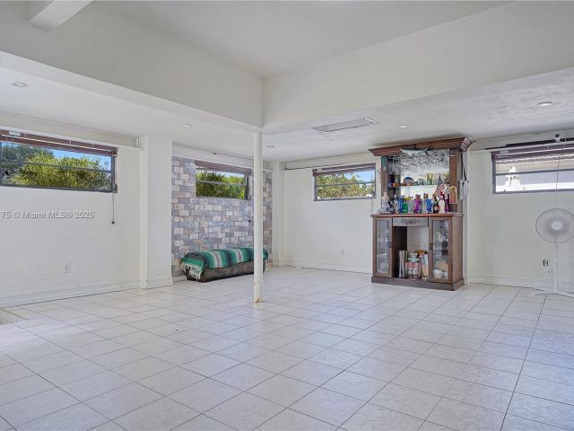 Продажа дома по адресу 1395 NE 178th St - фото 6223900