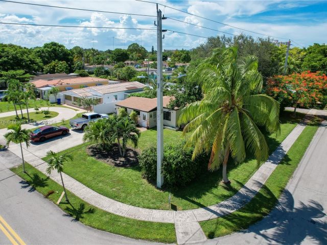 Продажа дома по адресу 1395 NE 178th St - фото 6223903