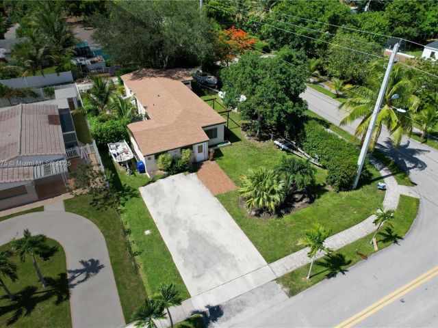 Продажа дома по адресу 1395 NE 178th St - фото 6223904